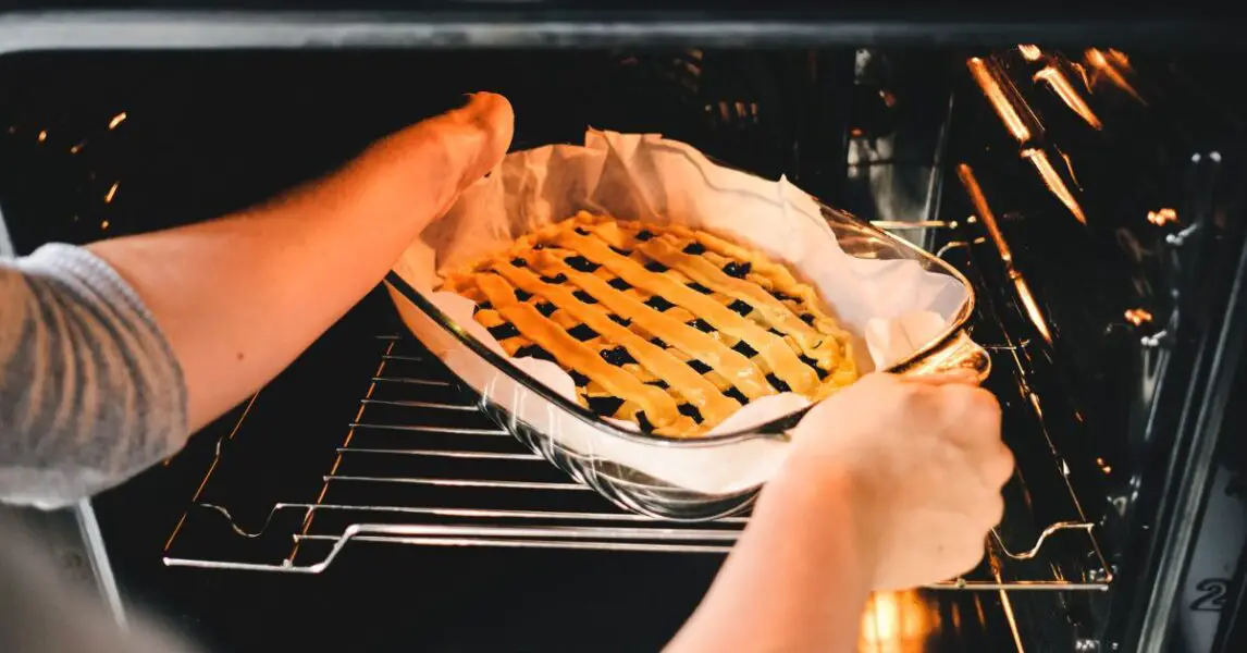 Qué poner en el horno para no quemar el fondo de los pasteles Raza