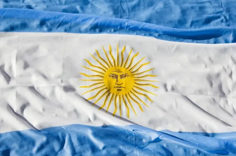 Historia de la Bandera Argentina | Raza Folklorica!