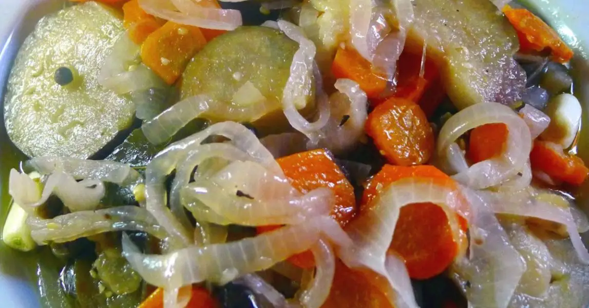 Cómo hacer escabeche de berenjenas con zanahoria y cebolla