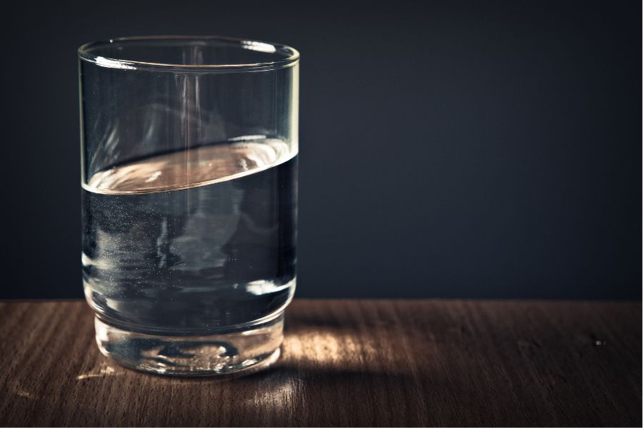 Método del vaso de agua para detectar energías negativas