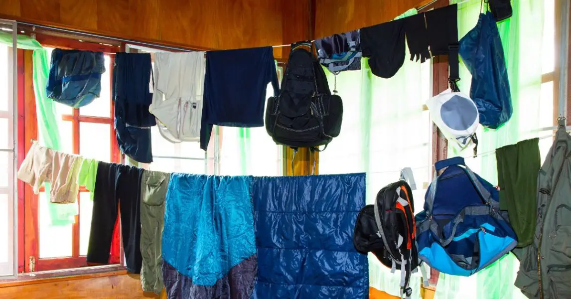 Viento fuerte Esperanzado Reclamación Secar la ropa dentro de casa ¿es malo?