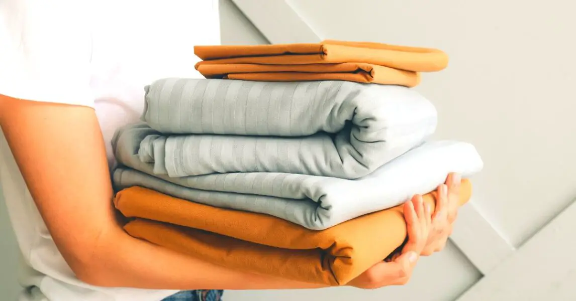 Cómo doblar las sábanas ajustables