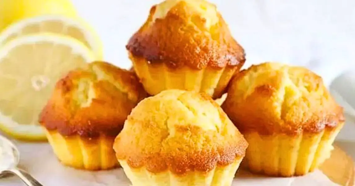 Muffins esponjosos de limón en 5 minutos y son un verdadero placer