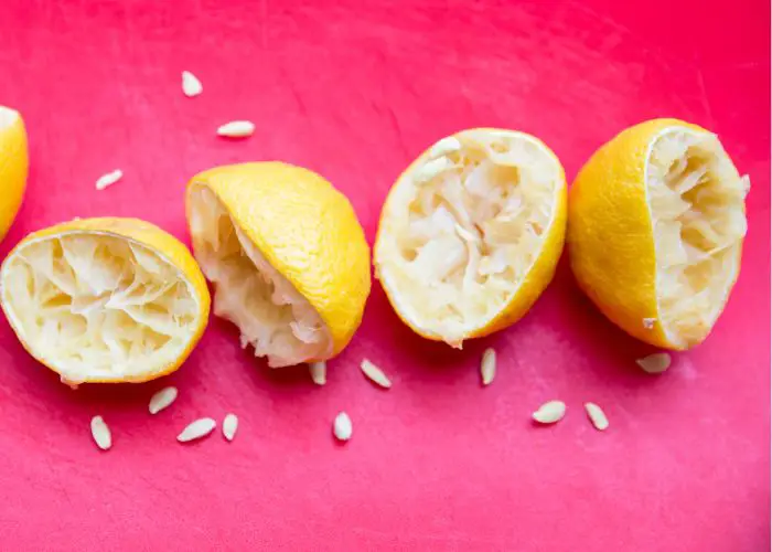 Beneficios que no conocías de las semillas de limón ¡no las tires!