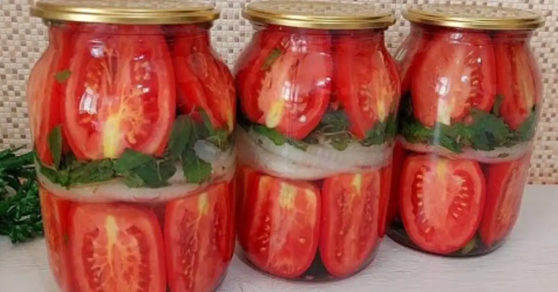 Prepara tomates en conserva con esta receta casera