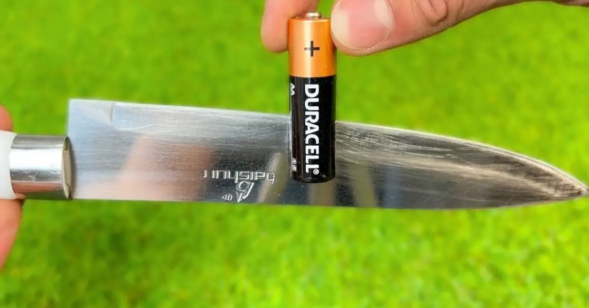 MESSER wie ein Rasiermesser in 1 Minute! Verwendung einer Batterie!