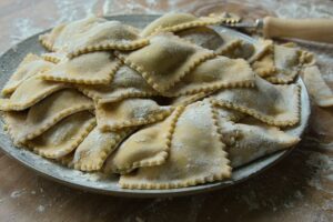 Empanadillas caseras con masa de agua hirviendo: receta paso a paso