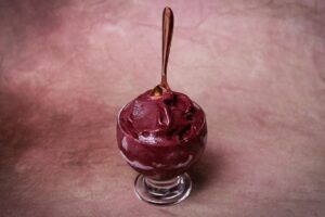 Helado casero saludable sin azúcar, sin lácteos y sin máquina: receta paso a paso