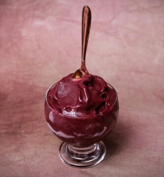 Helado casero saludable sin azúcar, sin lácteos y sin máquina: receta paso a paso