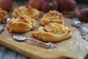 Postre de hojaldre con manzana: receta fácil y aromática