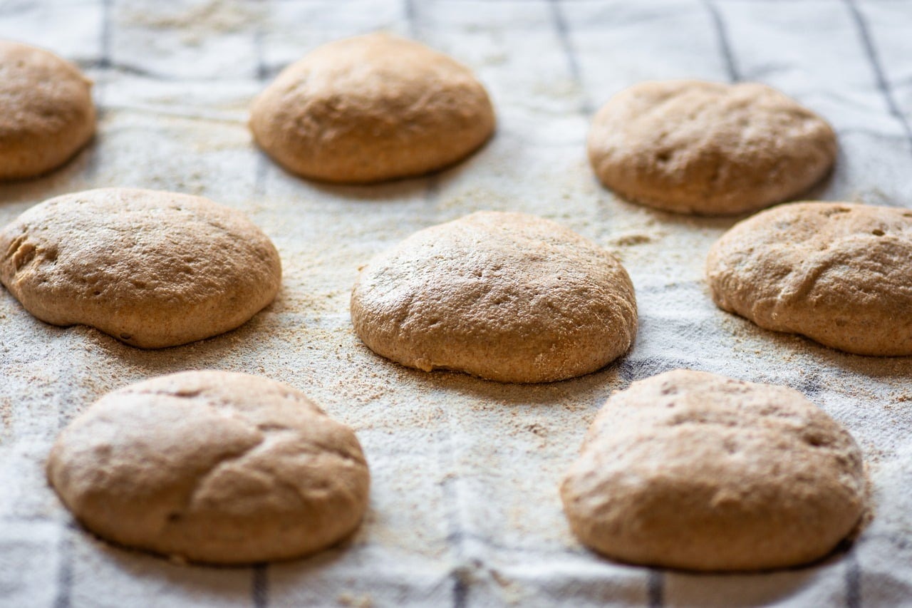 Bazlama casero: receta del pan plano turco esponjoso hecho en sartén
