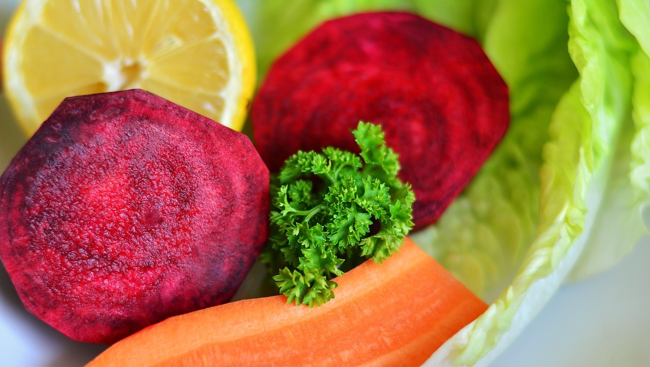 Ensalada fresca y nutritiva ideal para días de calor: receta completa y equilibrada
